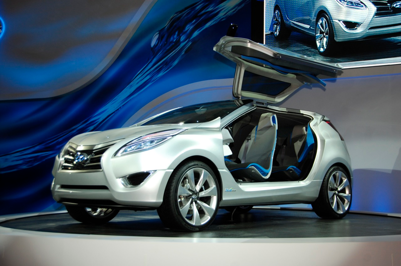 Illustration for article titled Hyundai Nuvis Concept: Hybrid Blue Drive Gives It Wings